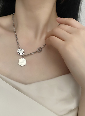 笑脸字母项链女轻奢钛钢不掉色