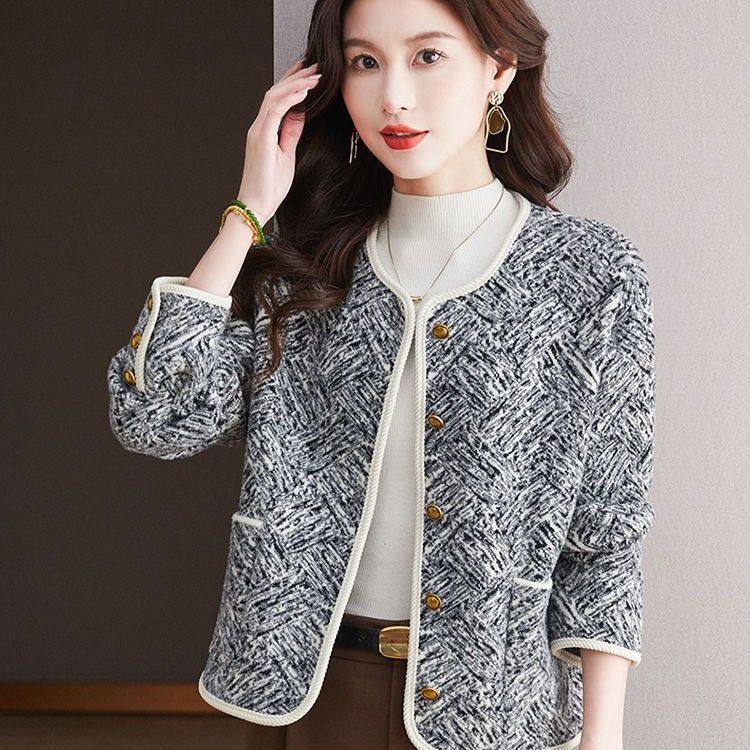 高级感小香风针织短款外套女2025秋冬新款金属扣时尚圆领开衫上衣,淘宝优惠券,粉丝福利购,淘宝优惠卷