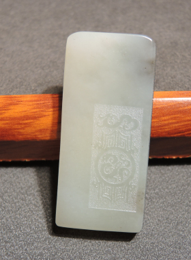 精品方言和田玉罕见俄籽料黑沁皮白玉籽料俏雕猛虎上山吊坠挂件h2