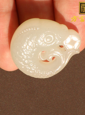 嗨翻天方言和田玉精品青海老坑料温润细腻白玉年年有余吊坠挂件O7