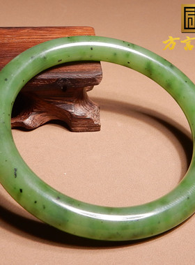 俄罗斯老坑料碧玉猕猴桃60mm手镯