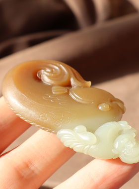 方言精品级和田玉新疆且末老料细腻油润糖白玉吉庆有余吊坠挂件A2