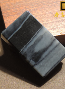 方言精品新疆和田玉老熟锅灰聚墨意境山水画青花籽料平安无事牌R1