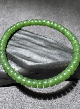 惊呆方言和田玉老坑俄罗斯阳绿碧玉油润细腻6mm极限弧药片手串S6