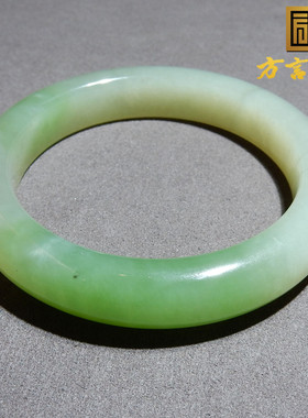 震惊方言和田玉精品特色青海料冰润带翠色内径56mm正装手镯子A5