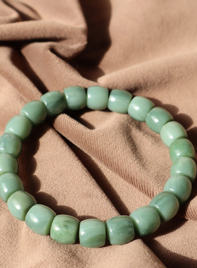俄罗斯鸭蛋青碧玉10mm直切珠手串