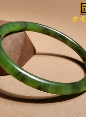老坑料碧玉猕猴桃色55mm优雅手镯
