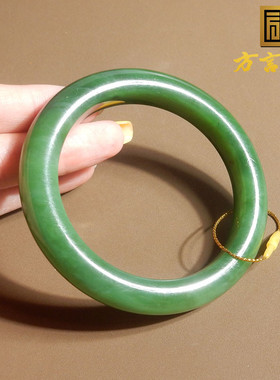 美美哒俄罗斯老坑碧玉阳绿手镯