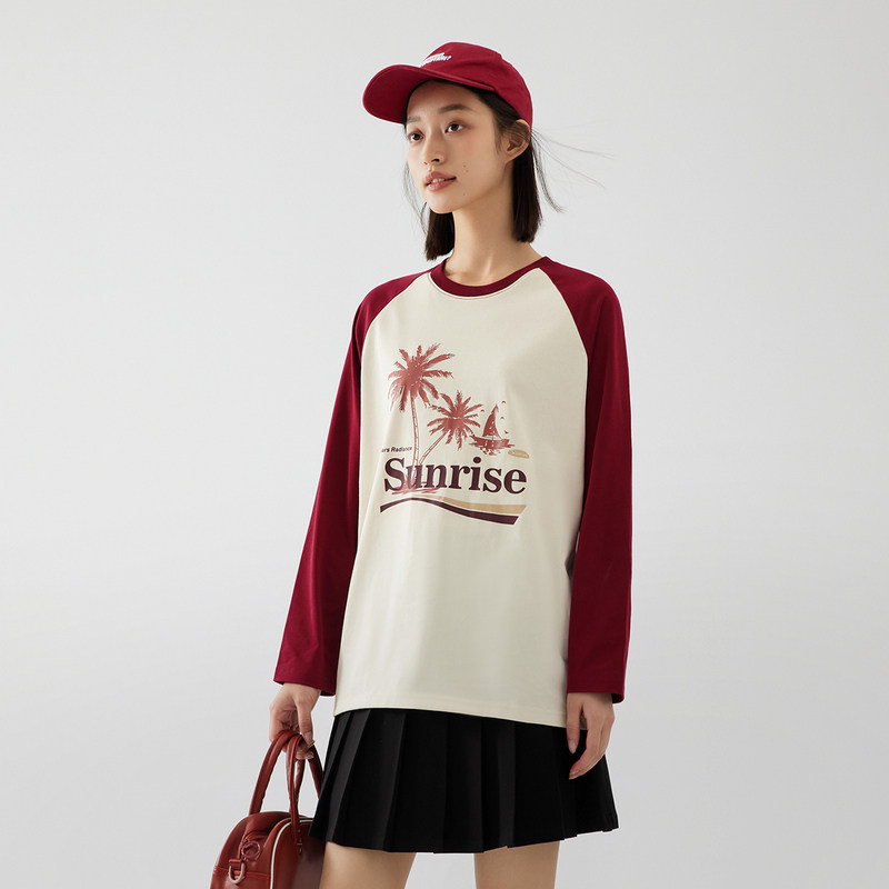 【宝藏姐妹团】森马长袖T恤女宽松插肩袖秋季复古印花上衣度假风