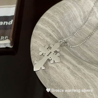 S925纯银鸢尾花十字架微镶吊坠高级感轻奢小众设计个性百搭