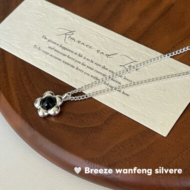 S925银黑色玛瑙小花朵项链女复古时尚小众设计锁骨链ins甜酷简约