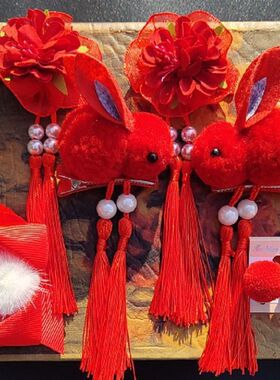 虎年发饰流苏发卡汉服头花中国风唐装配边夹子红色毛球新年礼盒装