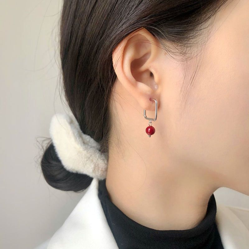 乾佳S925纯银圣诞节耳环女红色母贝珠方形耳坠本命年礼物耳饰品潮 - 图2