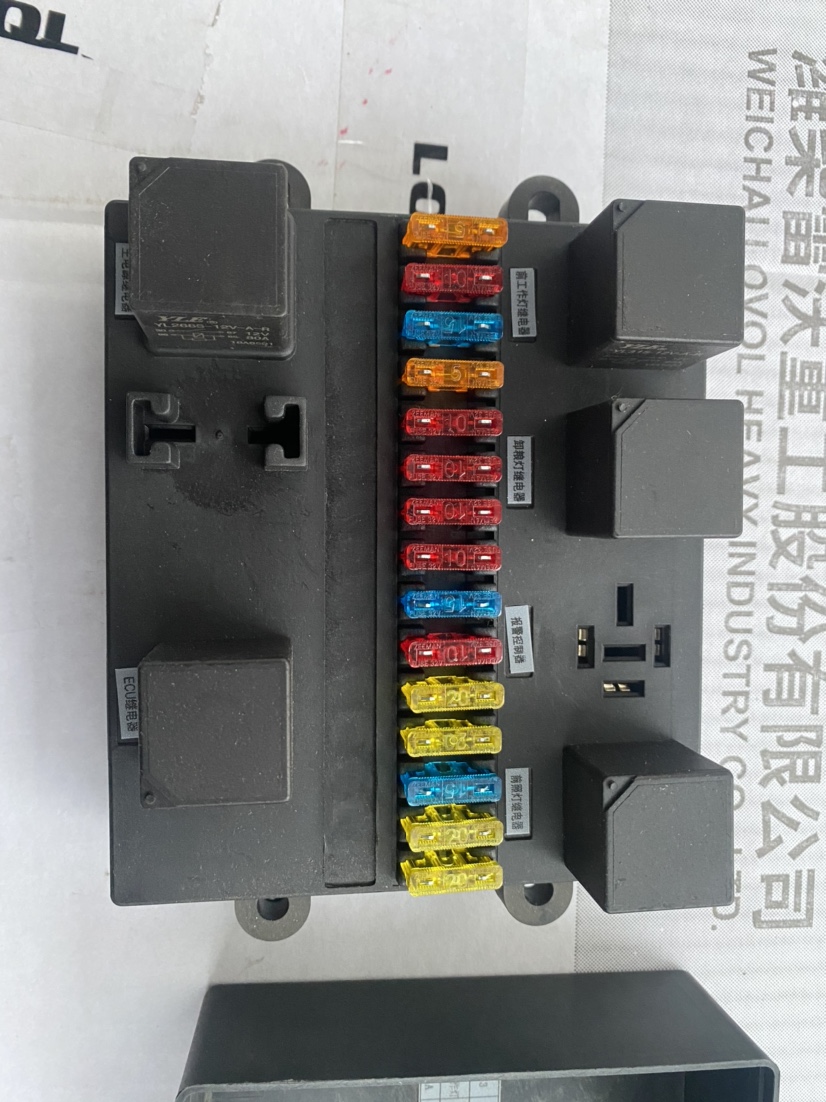 福田雷沃RG506070收割机原厂配件,雷沃原装中央电器盒 - 图0