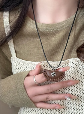 小香风饺子吊坠挂脖项链女款2026新款高级感锁骨链独特卫衣链配饰