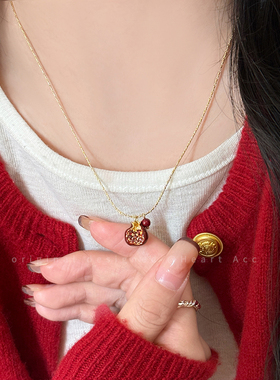 石榴树下~春夏复古安可拉红石榴吊坠项链女新年款百搭精致锁骨链