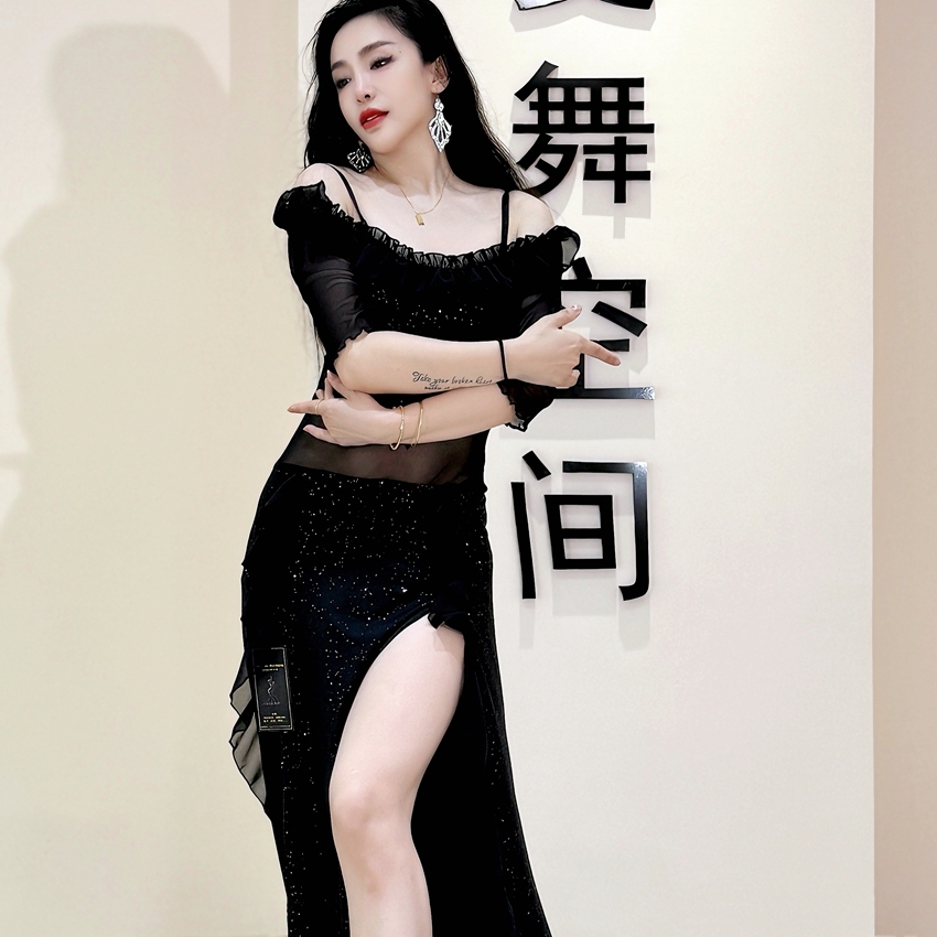 swegal肚皮舞服装2025新款一字领撒银冰丝拼网纱连衣裙性感东方舞 - 图1