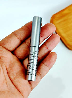 超好用~白菜价包邮 Milk Kush睫毛膏3ml 自然不晕染 黑色卷翘小样