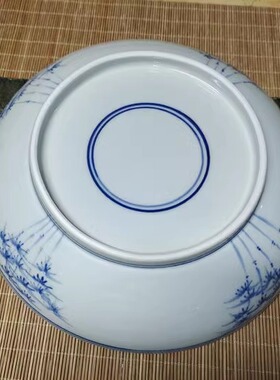 手绘青花釉里红装饰收藏瓷盘