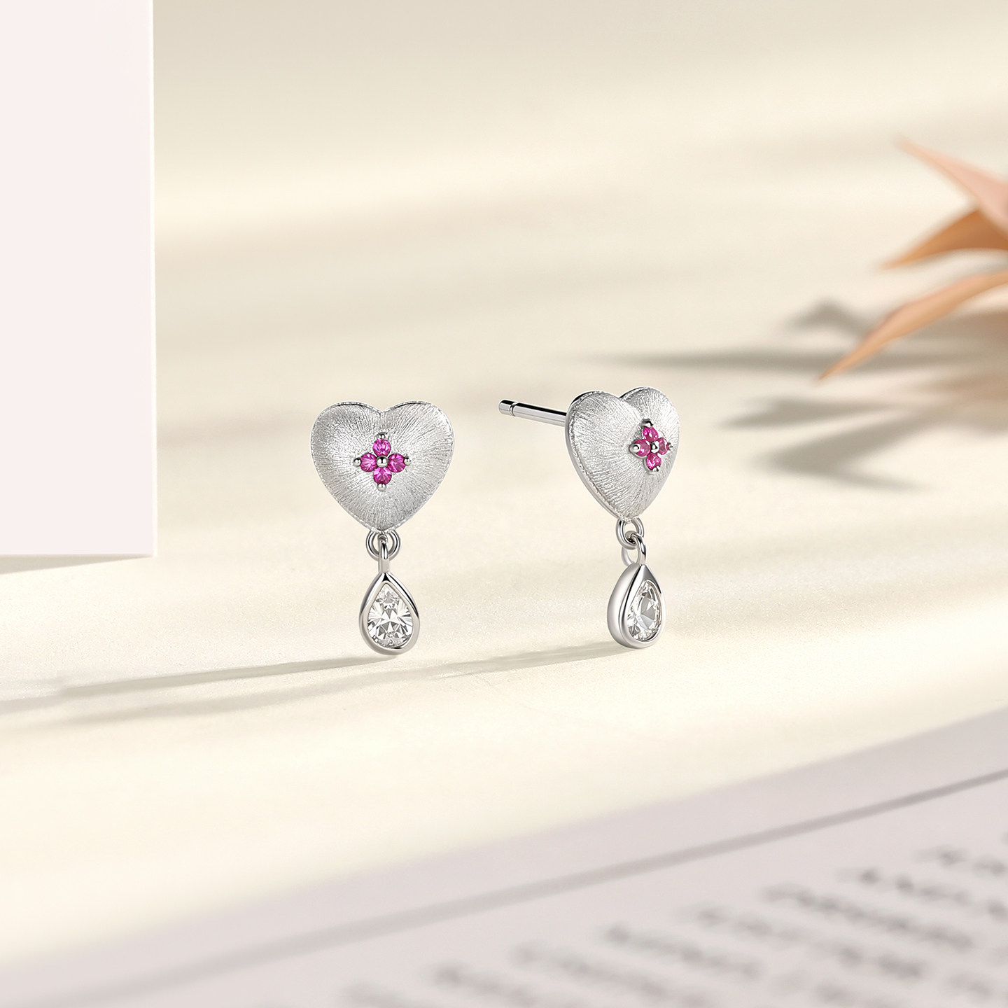 潮宏基水滴爱心s925银耳钉耳坠银饰耳饰拉丝送女友法式生日礼物,淘宝优惠券,粉丝福利购,淘宝优惠卷