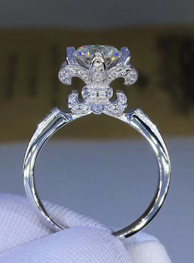 莫桑石群镶花朵皇冠戒指