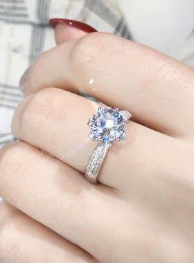 莫桑石群镶冰雪皇后戒指