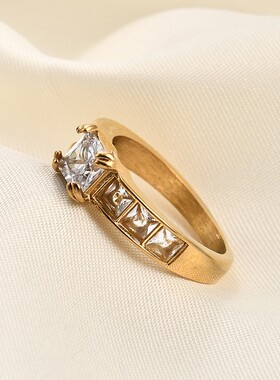 新款欧美跨境ins简约18K镀金7MM方形镶锆情侣不锈钢钛钢戒指