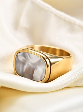 新款欧美亚马逊热卖 14MM铸造18K金镶贝壳戒指方形抛光不锈钢