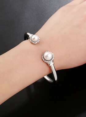 女士时尚个性风珍珠镶钻手环新品