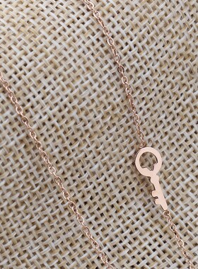 新款厂家韩版个性简约钛钢短款锁骨链简约爱心Love刻字项链毛衣链