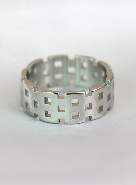 新款厂家 不锈钢8MM表带创意18K金戒指镂空潮流时尚配饰百搭热卖