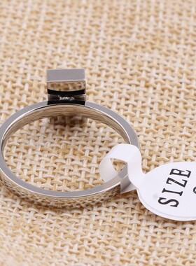 新款厂家 欧美简约6MM钛钢镶黑方形水晶戒指个性时尚百搭指环饰品