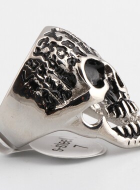 新款欧美亚马逊热卖复古朋克霸气万圣节骷髅头钛钢戒指个性不锈钢
