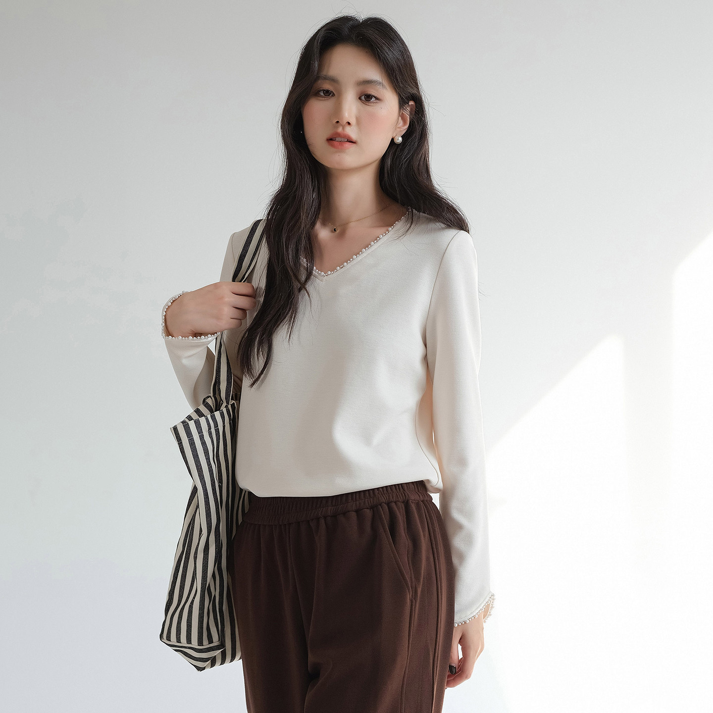 【钉珠V领针织打底衫】蓝若水大码2026春装新款显瘦气质内搭小衫,淘宝优惠券,粉丝福利购,淘宝优惠卷