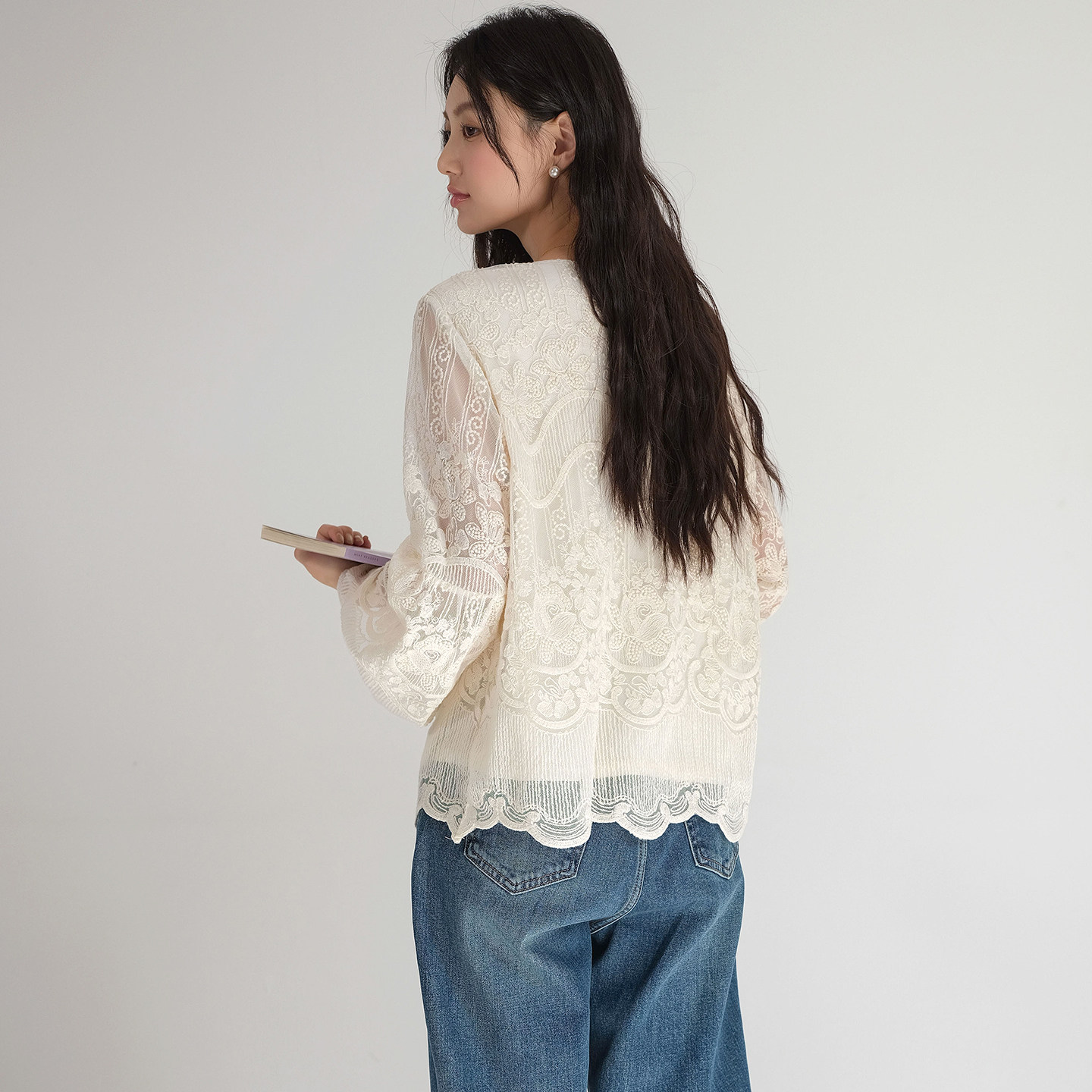 【高级感绣花圆领蕾丝衫】蓝若水大码2026春装新款法式喇叭袖上衣,淘宝优惠券,粉丝福利购,淘宝优惠卷