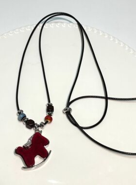 新年红色植绒小马吊坠项链女秋冬爆款轻奢高级感毛衣链马年配饰