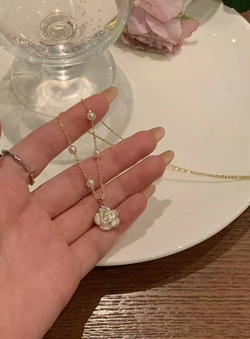 奶欲初恋珍珠花朵项链女轻奢小众毛衣链锁骨链设计感高级颈链配饰
