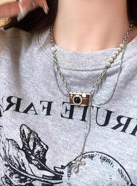 复古棕色照相机流苏项链女甜酷辣妹风珍珠卫衣链设计感叠戴配饰链