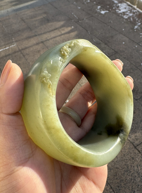 新疆和田玉秋梨皮籽料手镯油润细腻梅花雕刻手镯老余定制