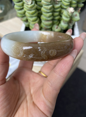 新疆和田玉且末糖白带糖手镯蒲公英巧雕手镯老余和田玉私人定制