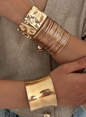 欧美bracelet冷淡风夸张敲打纹宽