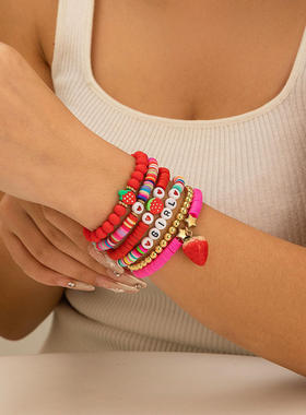 欧美甜酷ins草莓软陶串珠手链 爱心波西米亚字母弹力手饰首饰配饰