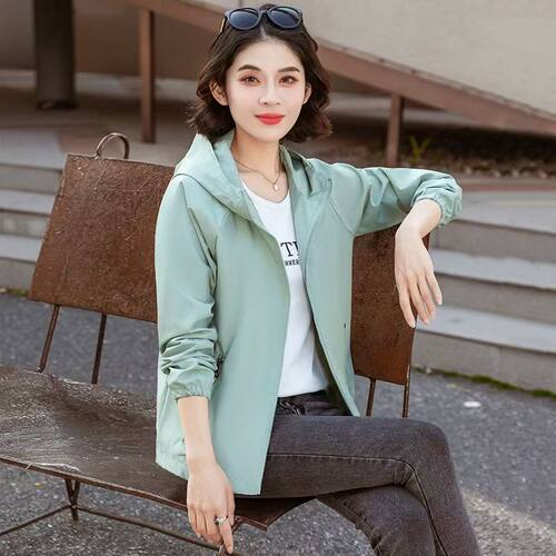 春秋短款外套女时尚洋气连帽宽松休闲冲锋衣大码两层防水防风夹克 - 图2