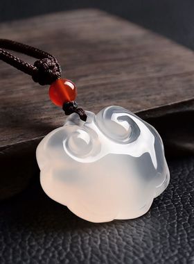 女款玛瑙玉髓如意锁吊坠