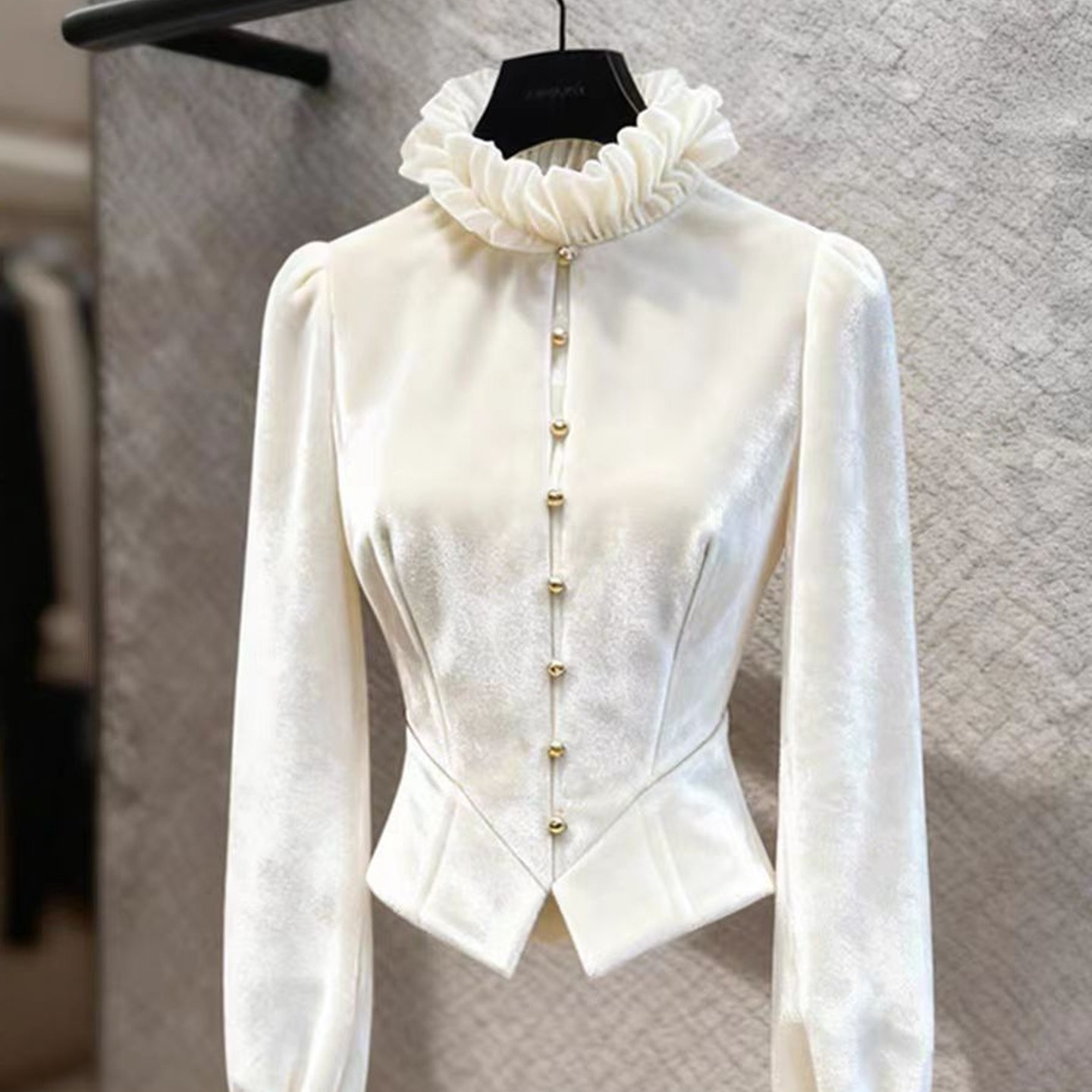 独特漂亮新款小衫女冬绝美巨好看设计感气质高端法式白色丝绒衬衫,淘宝优惠券,粉丝福利购,淘宝优惠卷