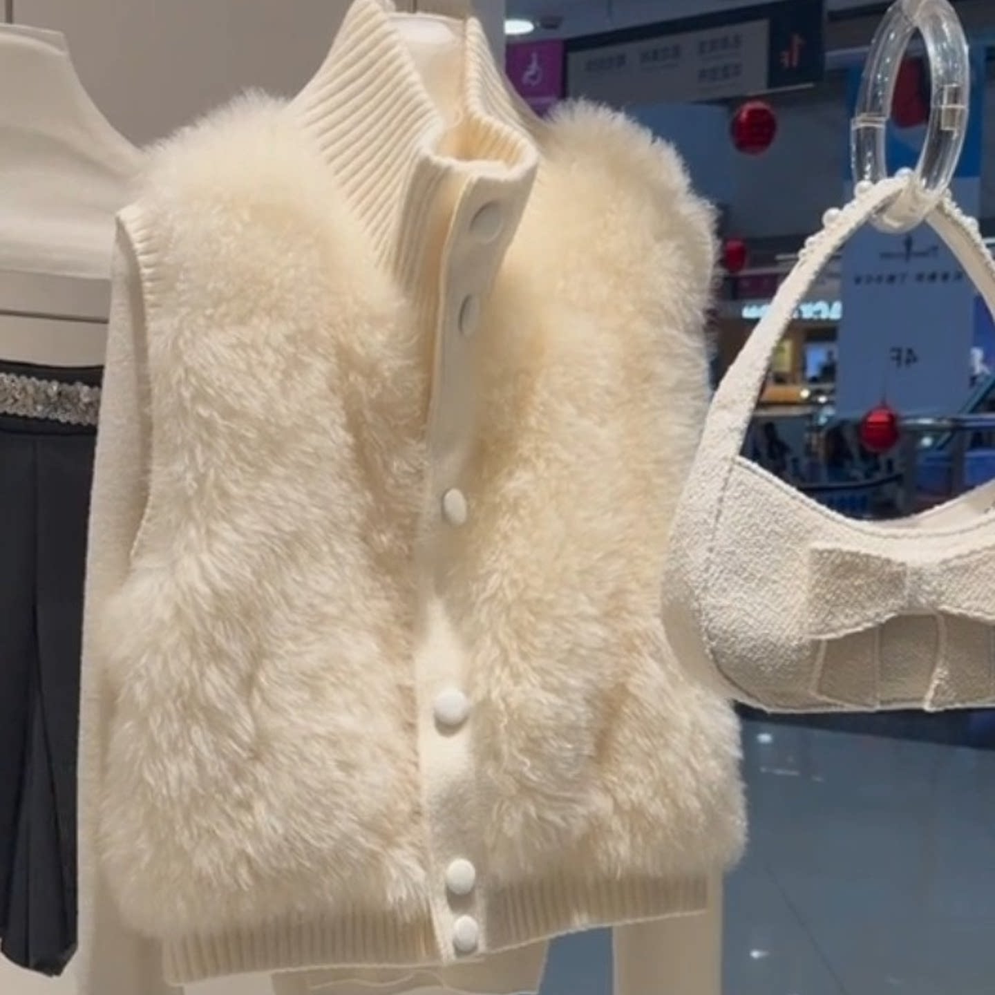 白色毛绒马甲女外穿冬时髦洋气轻奢高端巨好看针织拼接马夹厚外套,淘宝优惠券,粉丝福利购,淘宝优惠卷
