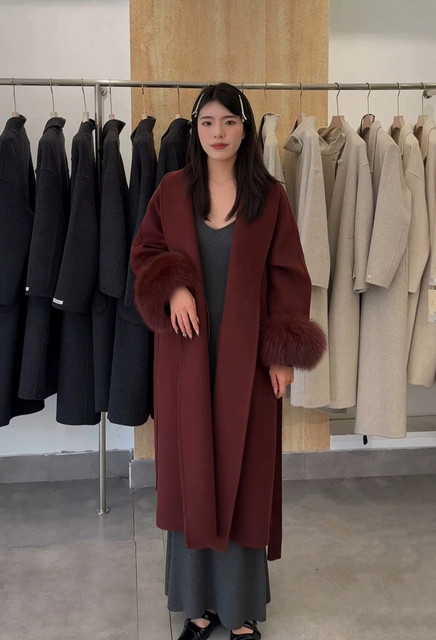 2025 new autumn style temperament fox fur sleeve warm coat women's bathrobe style waist slimming long wool coat