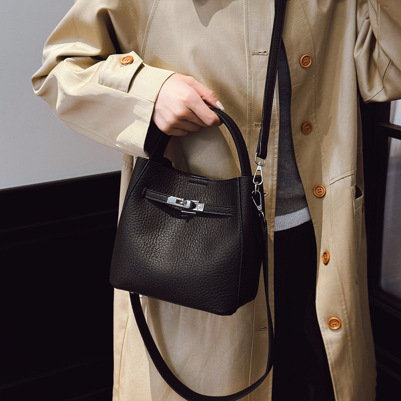 2025新款时尚百搭单肩包斜挎包高级感小众设计手提包水桶包菜篮子,淘宝优惠券,粉丝福利购,淘宝优惠卷