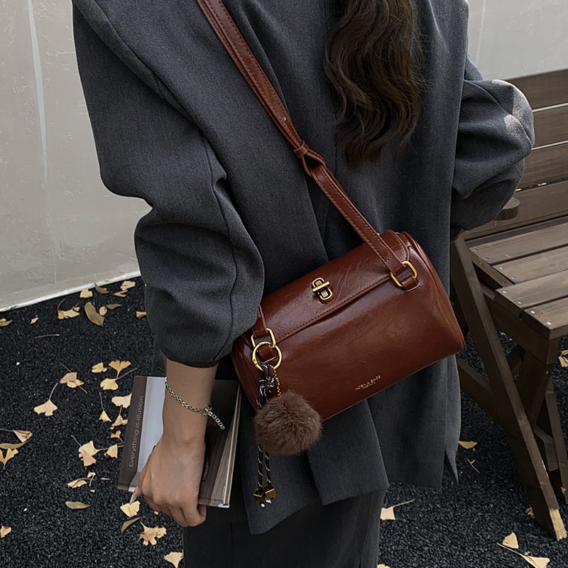 高级感洋气枕头包包女2025新款潮复古手提圆筒包美拉德单肩斜挎包,淘宝优惠券,粉丝福利购,淘宝优惠卷