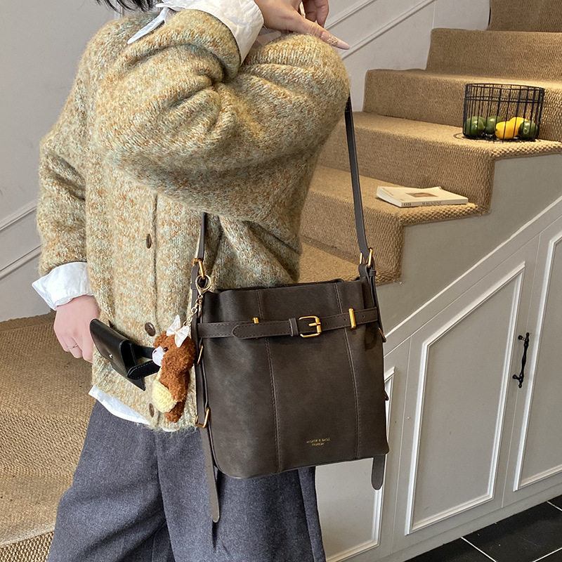 高级质感大容量包包女2026新款复古百搭斜挎包休闲爆款单肩水桶包,淘宝优惠券,粉丝福利购,淘宝优惠卷